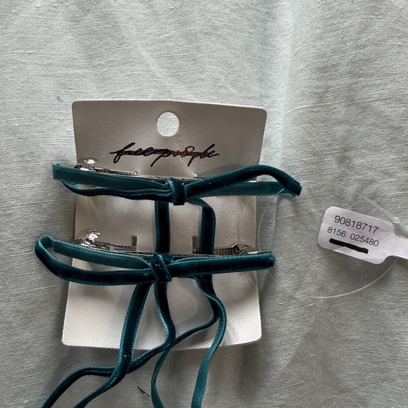 Free People Set of Velvet Ribbon Hair Bows - Picture 5 of 5